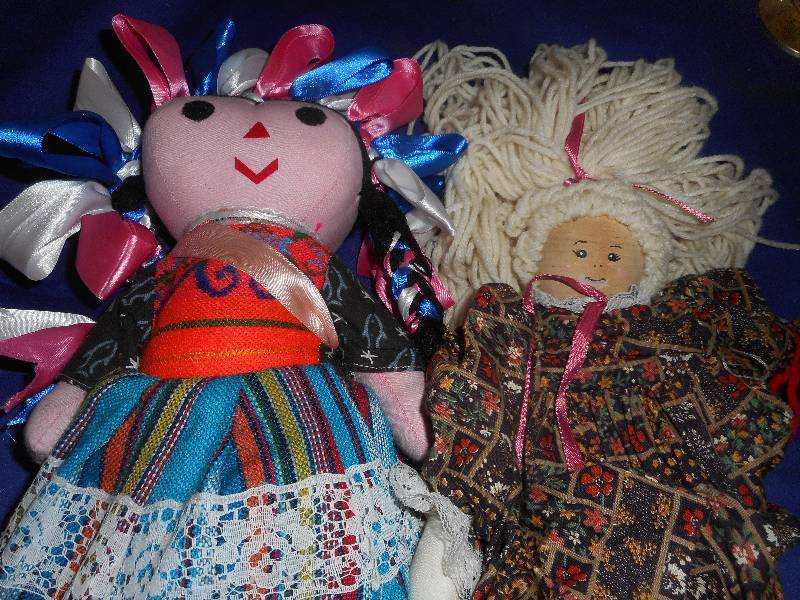 lot 43 image: 2 COLLECTIBLE DOLLS