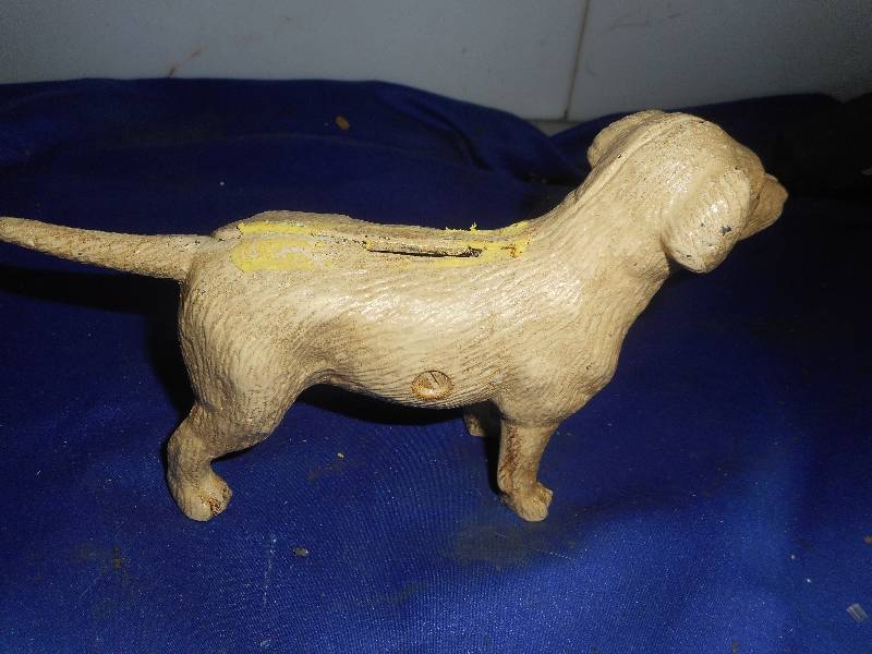 lot 123 image: VINTAGE CAST IRON DOG COIN BANK
