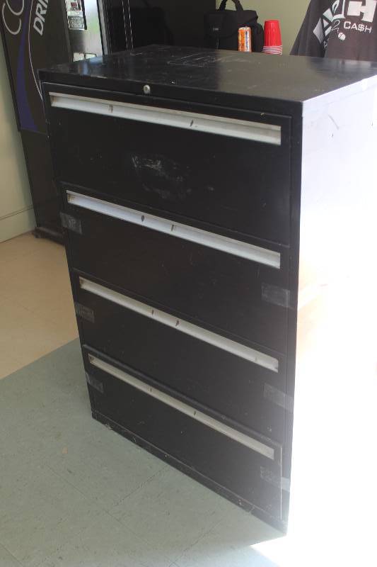 lot 22 image: 4-Drawer Metal Lateral File Cabinet
