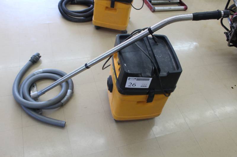 lot 26 image: WetDry Industrial Vacuum Cleaner