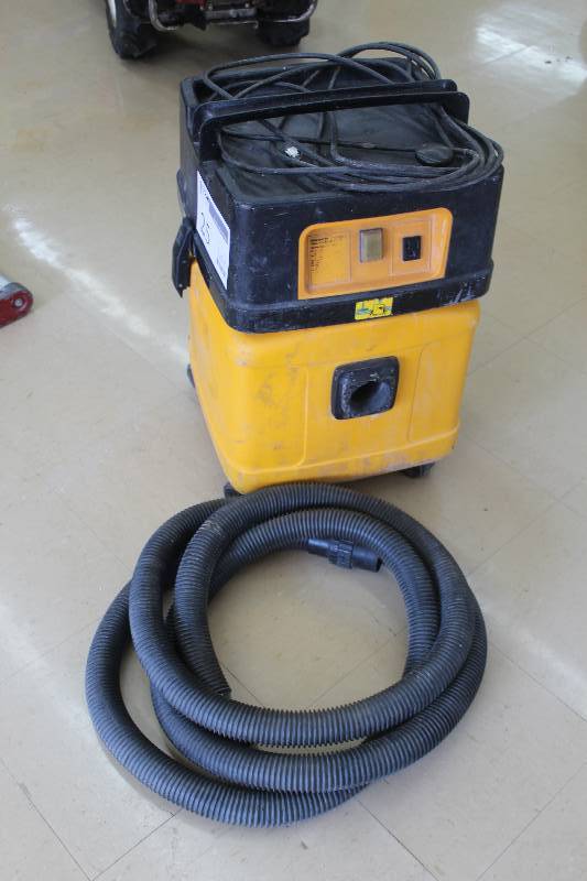 lot 25 image: WetDry Industrial Vacuum Cleaner