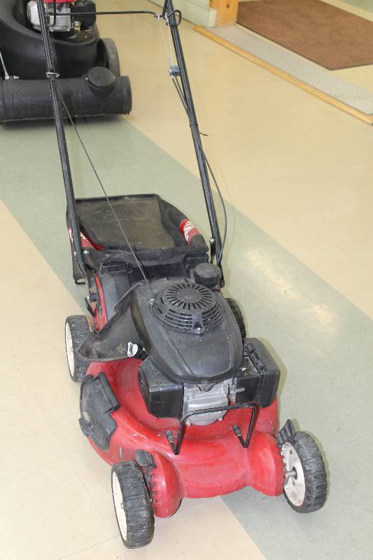 lot 14 image: Toro 21 Self-propelled Push Mower
