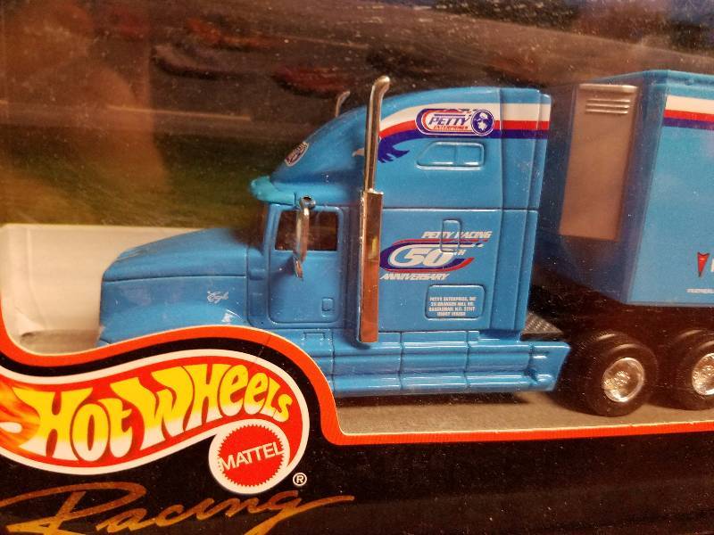 lot 34 image: Nascar Hot Wheel Mattel Racing Team Transporter