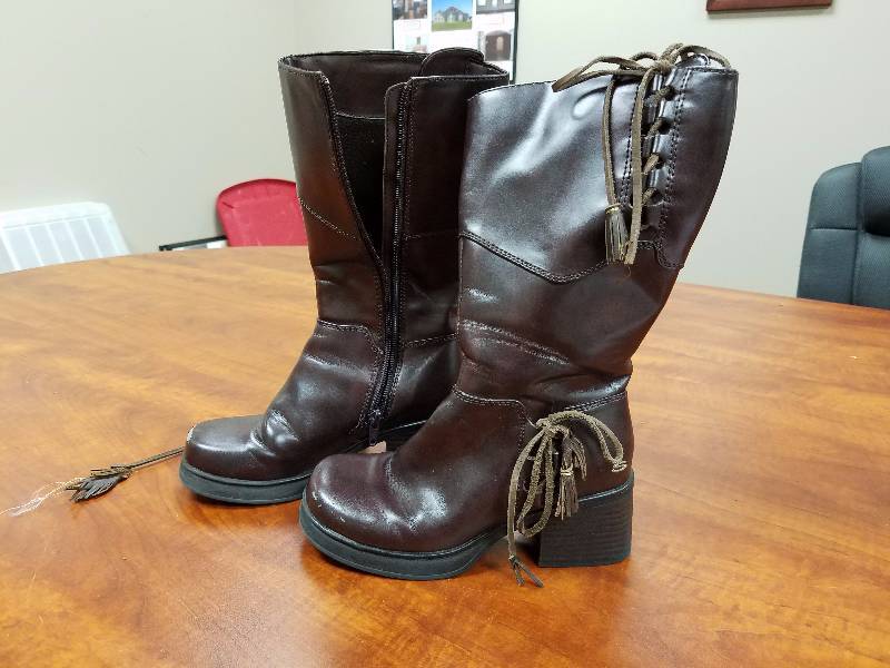 lot 43 image: Sketchers Boot for girls