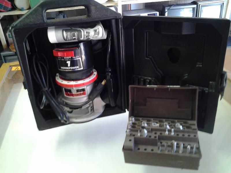 Craftsman 1 HP Router With Case & Router Bits