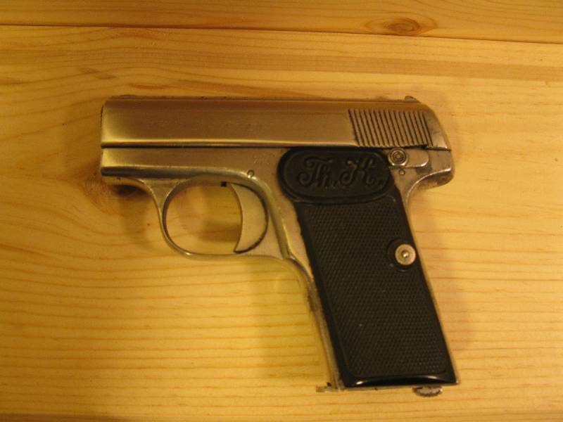 lot 18 image: TH Kommer Waffenfabrik Semi-auto Pistol