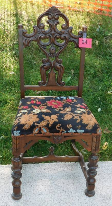 antique gothic style sitting chair
