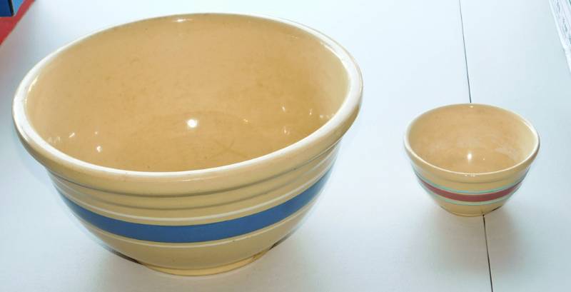 2 vintage watt bowls