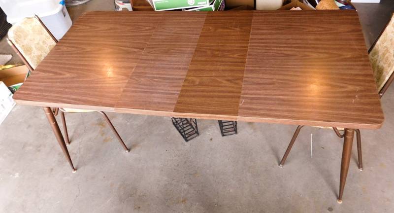 vintage Dining room table 2 chairs