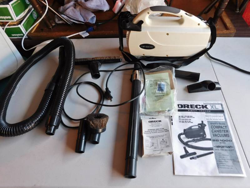 oreck compact canister vaccum