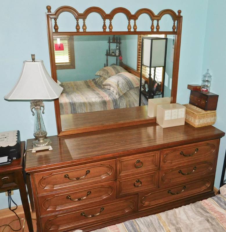 8 drawer dresser and mirror