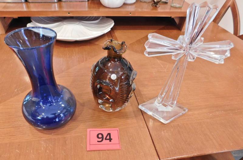 3 glass dcor items
