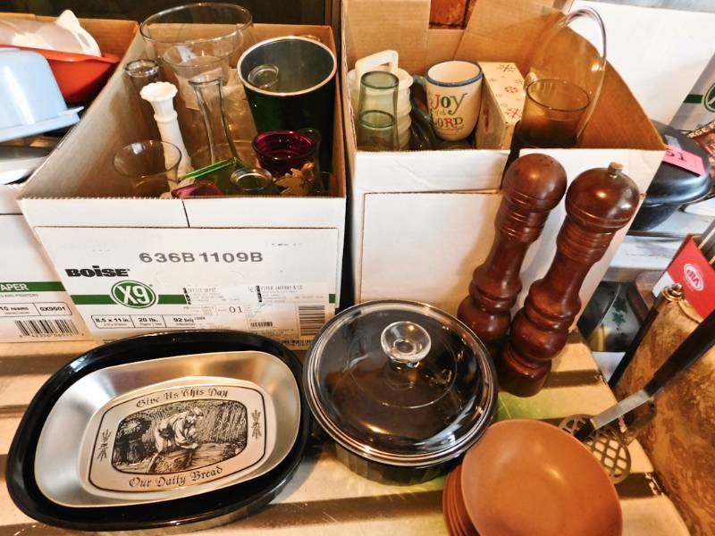2 boxes of vases and kitchen items