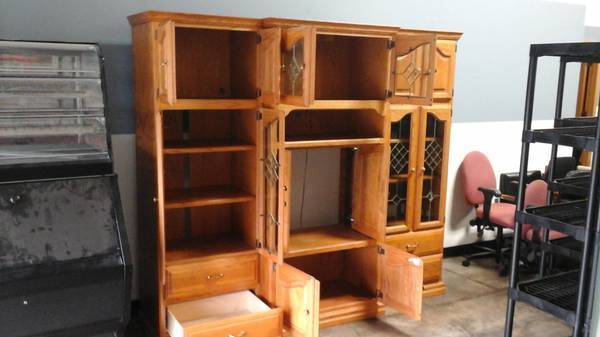 lot 2 image: 3 Piece Entertainment Center