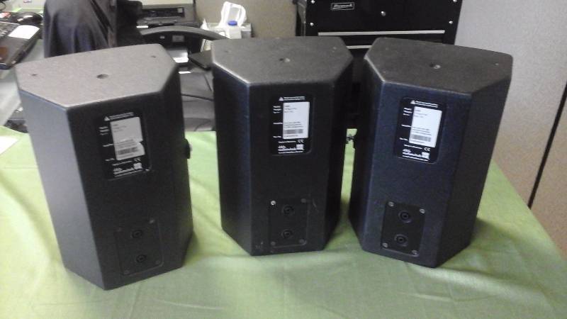lot 30 image: D&B Audiotechnik Ci80 Loudspeakers - Quantity 3
