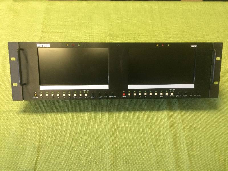 lot 27 image: Dual Screen 1.2 TFT MegaPixel Analog Composite PALNTSC Monitor Set