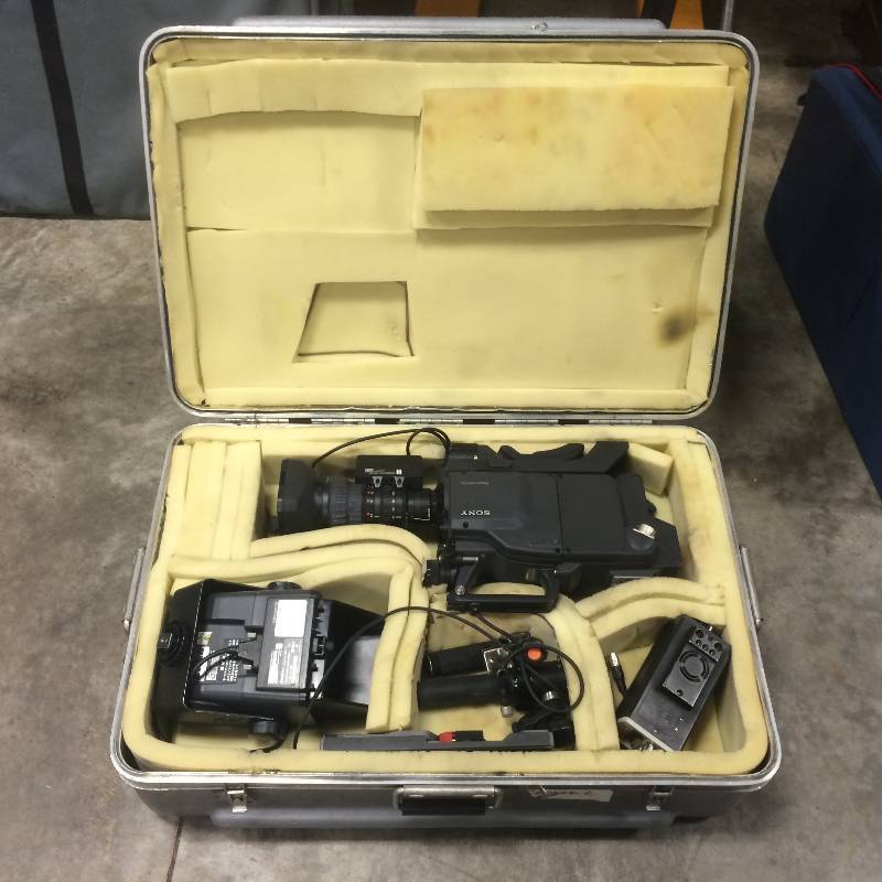 lot 77 image: Sony Digital Video Camera DXC-D50WS Series with Hard Shell Case