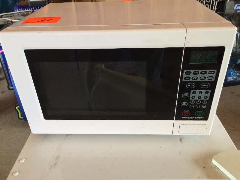 lot 65 image: Microwave - WORKS
