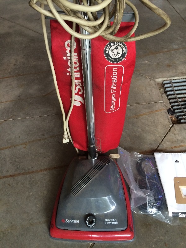 lot 79 image: Commercial Vacuum Cleaner  includes bag and extra 8 belts