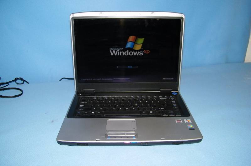 lot 57 image: Dell, Gateway, Laptop Computer with Power Cord