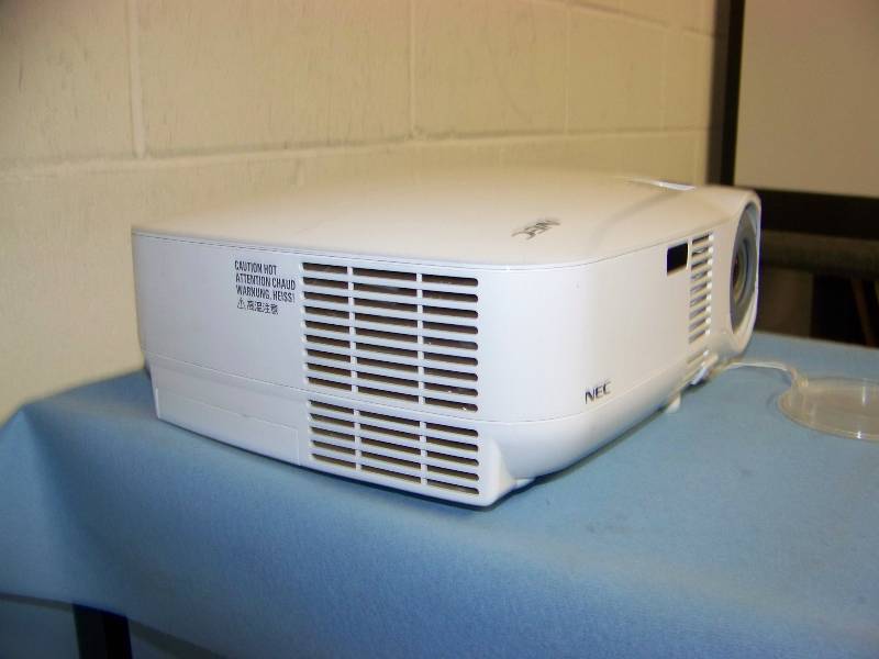 lot 22 image: NEC, VT580, LCD Projector
