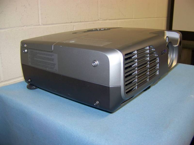 lot 23 image: Epson, EMP-821, LCD Projector