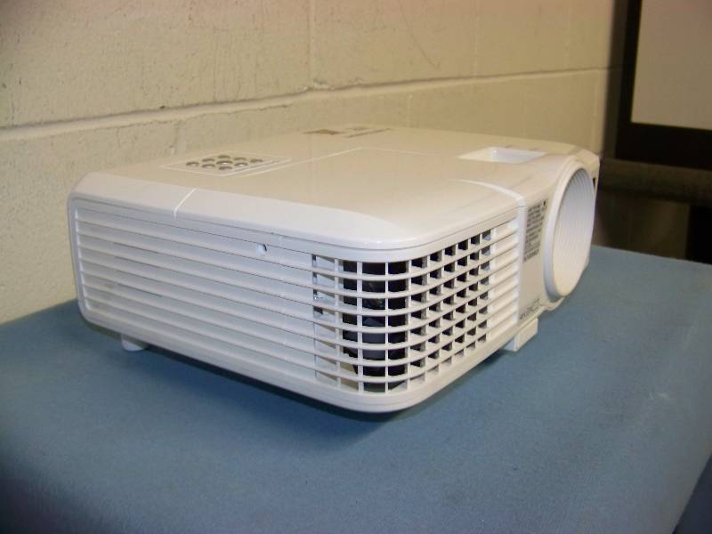 lot 14 image: Mitsubishi, EX240U, DLP Projector with HDMI Input