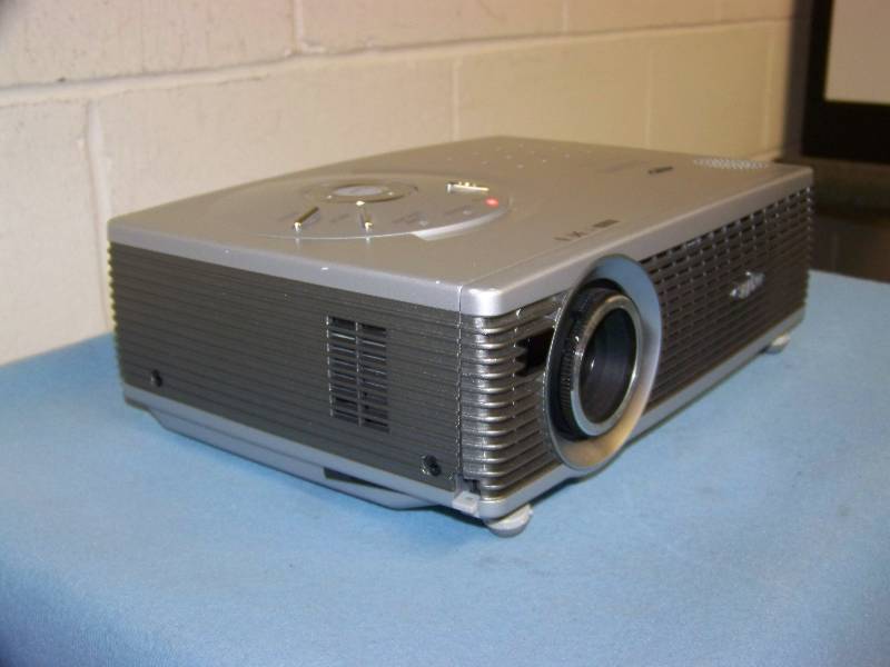 lot 25 image: Sanyo, PLC-SW35, LCD Projector