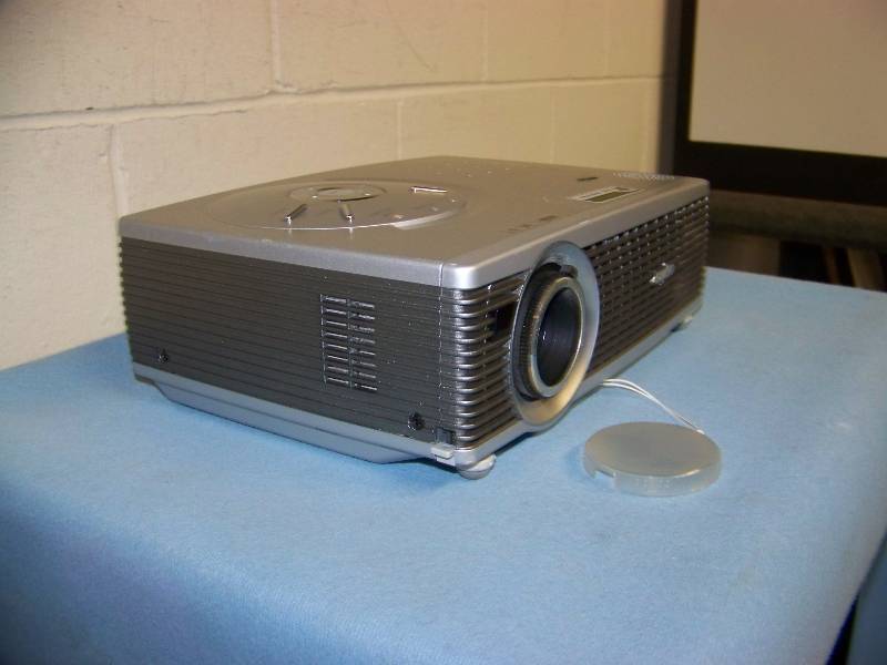 lot 31 image: Sanyo, PLC-SW35, LCD Projector