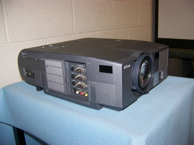 lot 27 image: NEC, MT1050, LCD Projector