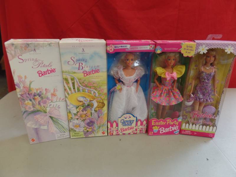 lot 712 image: Special Edition Barbies
