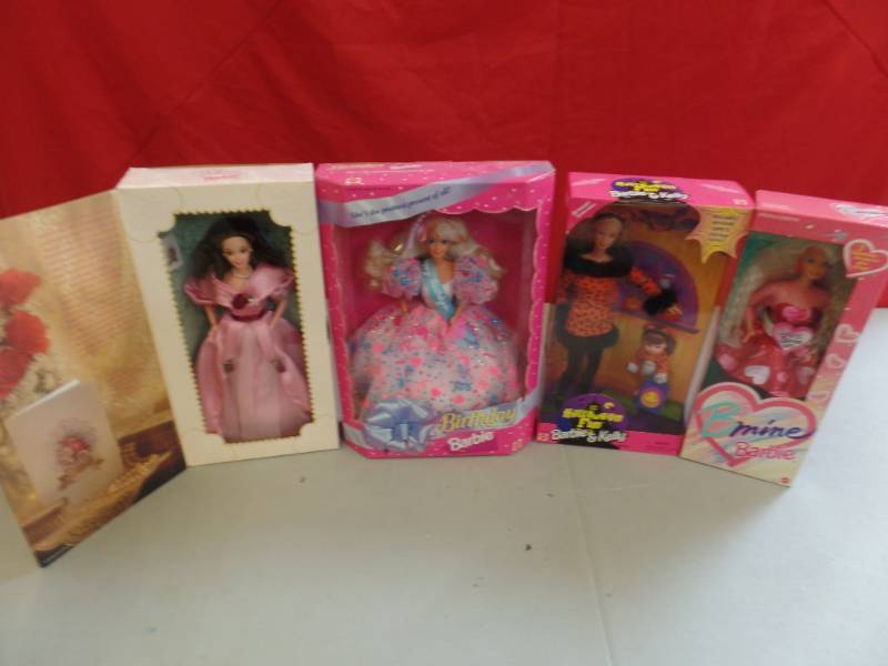 lot 714 image: Barbie Collection-Featuring Special Occasions