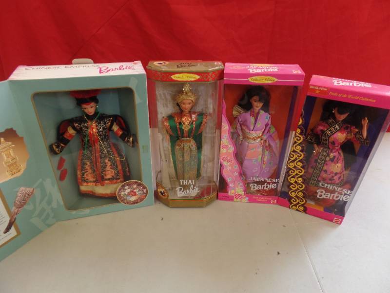 lot 722 image: Asian Barbies