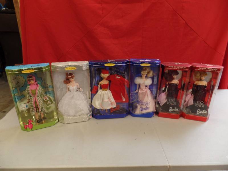 lot 742 image: Special Collection Barbies