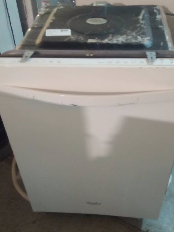 lot 20 image: Whirlpool Gold Series Dishwasher - White with top buttons