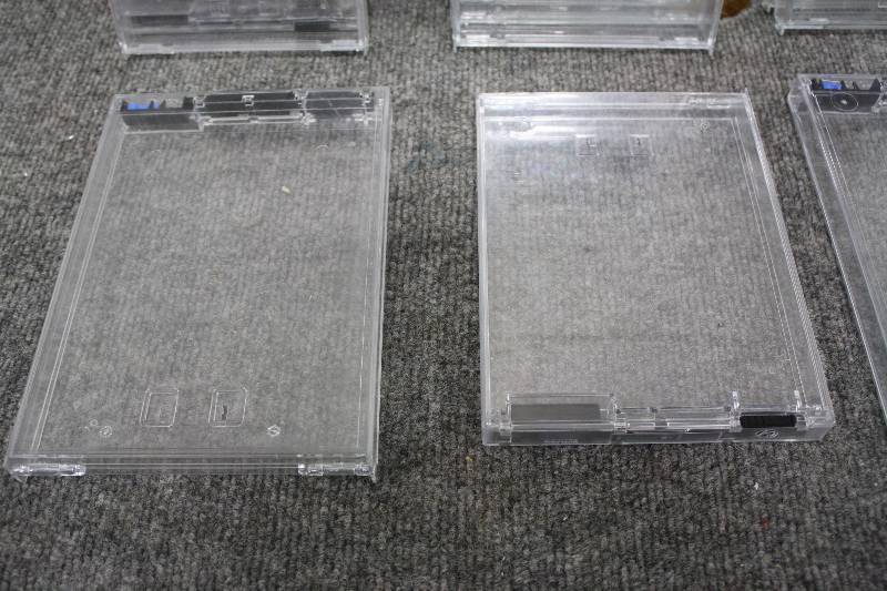 lot 124 image: 100 Video GameDVD Security Cases