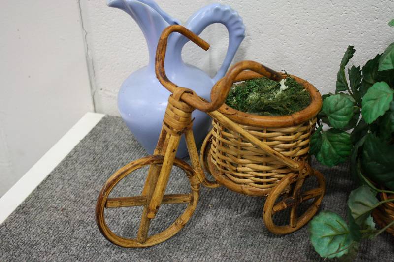 lot 169 image: Plant Lot