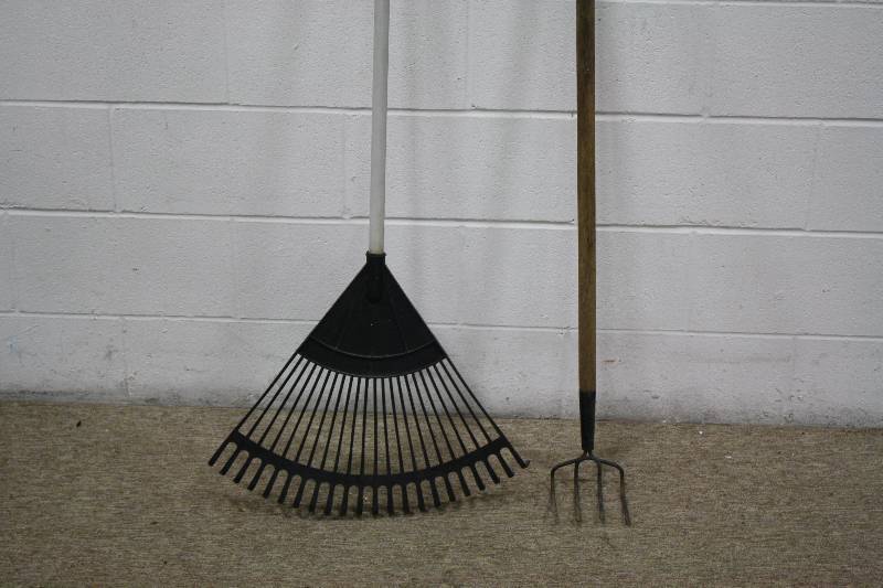 lot 182 image: Yard Rake Hoe
