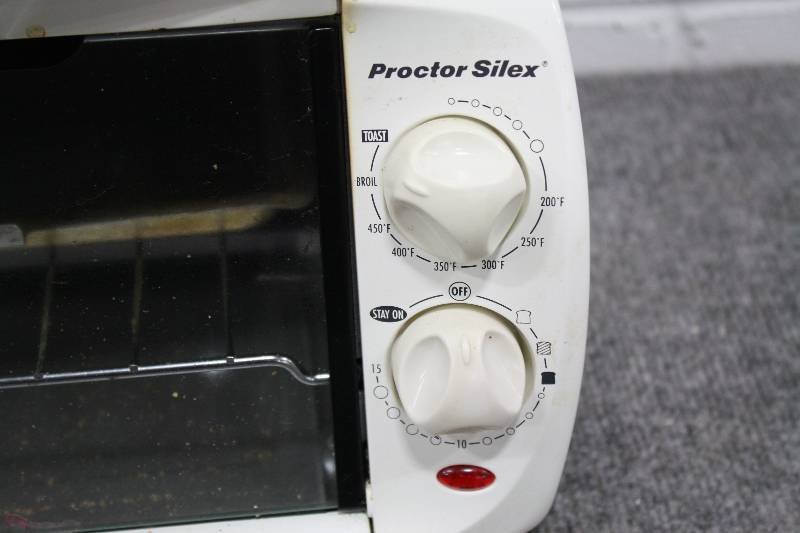 lot 196 image: Toaster Oven