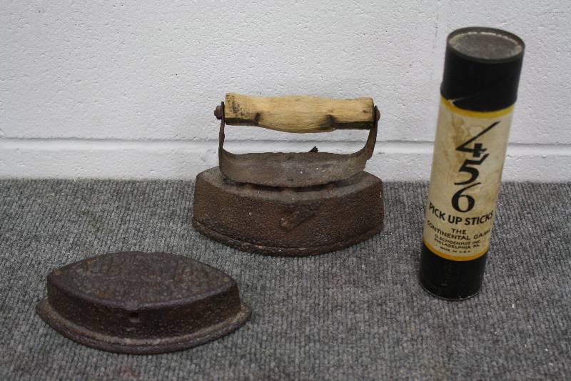 lot 36 image: VINTAGE IRONS AND GAME