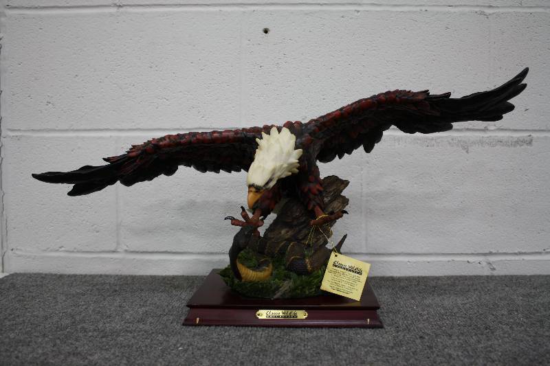 lot 46 image: Collectors Eagle Statue