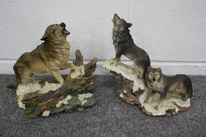 lot 47 image: Wolf Statues