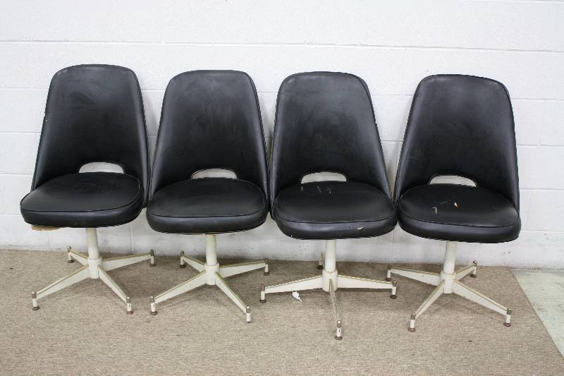 lot 67 image: 4 Chairs