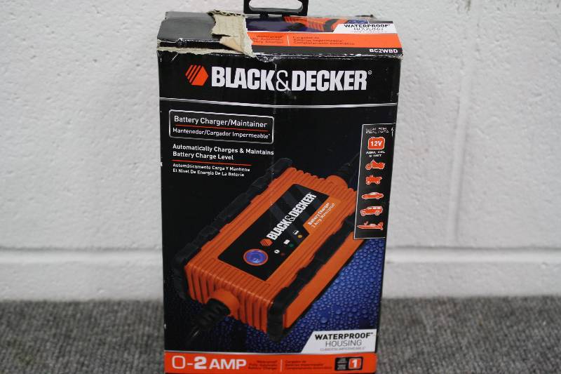 lot 86 image: Black and Decker Battery Charger and Maintainer