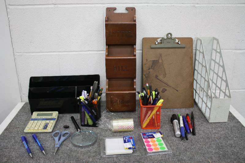 lot 90 image: Assorted Office Supplies