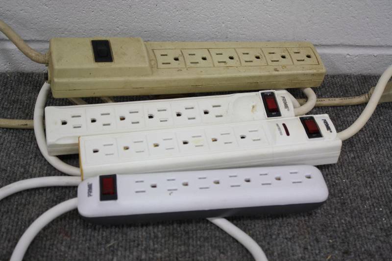 lot 99 image: 4 Surge Protectors