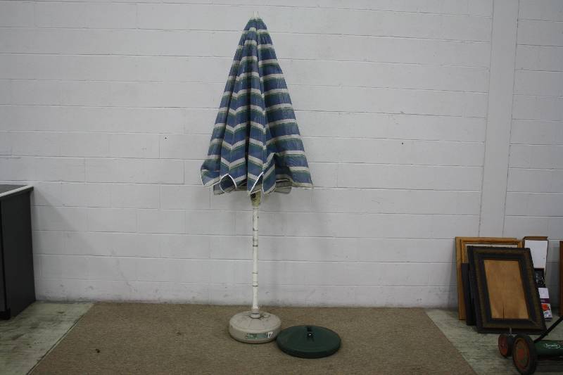 lot 106 image: Outdoor Umbrella with 2 stands