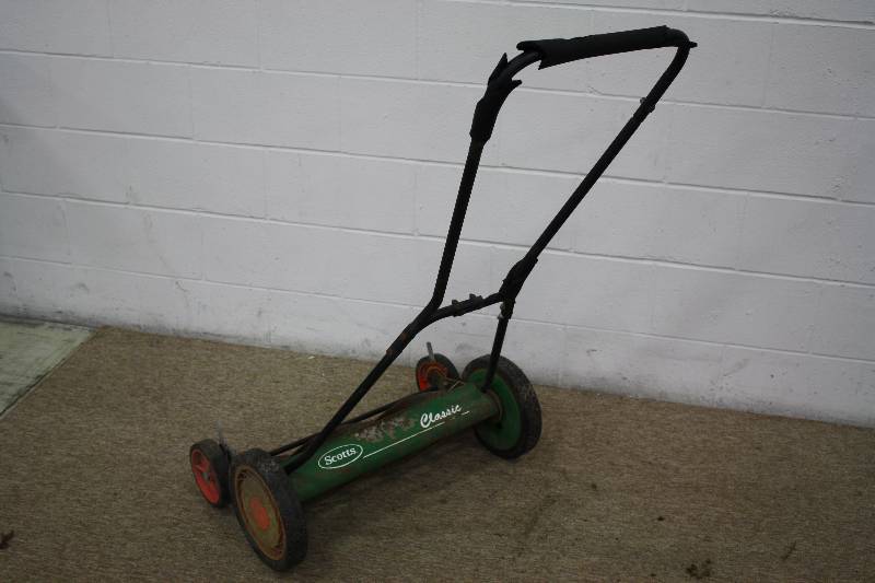 lot 107 image: Scotts Classic Vintage Mower