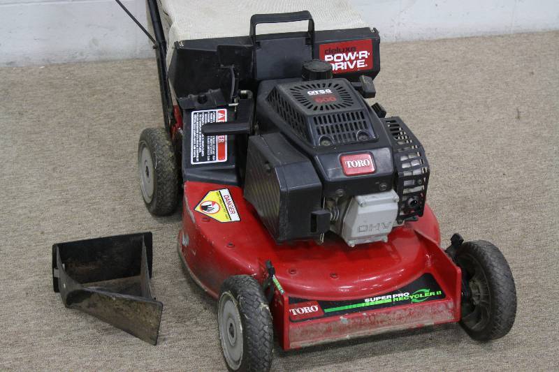 lot 9 image: Toro Lawn Mower