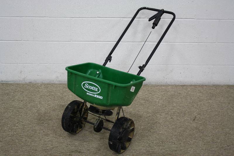 lot 108 image: Scotts Fertilizer Spreader